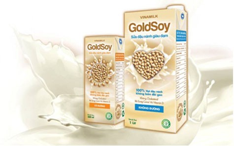 Sữa đậu nành giàu đạm GoldSoy được bổ sung thêm vitamin D và canxi.
